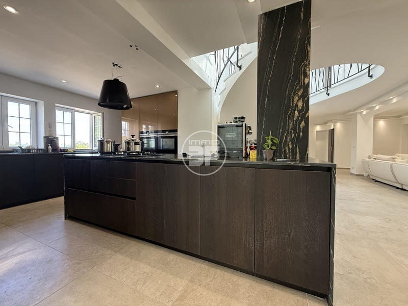 Villa - 486 m² - 11 pièces