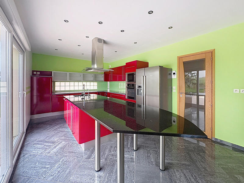 Maison - 206 m² - 8 pièces