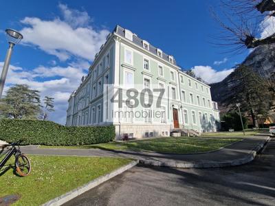 Appartement - 188 m² - 5 pièces