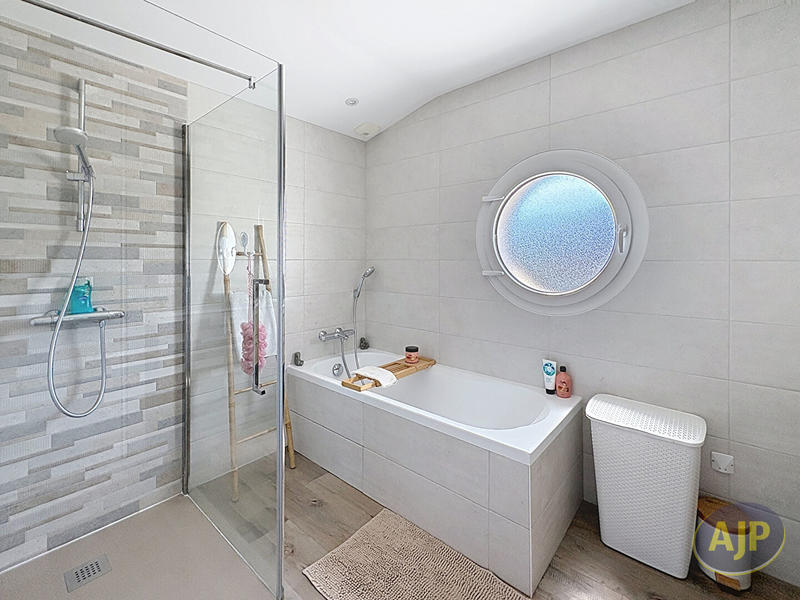 Maison - 153 m² - 6 pièces