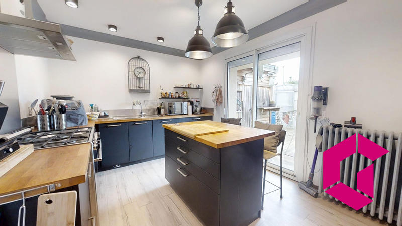 Maison traditionnelle - 90 m² - 5 pièces