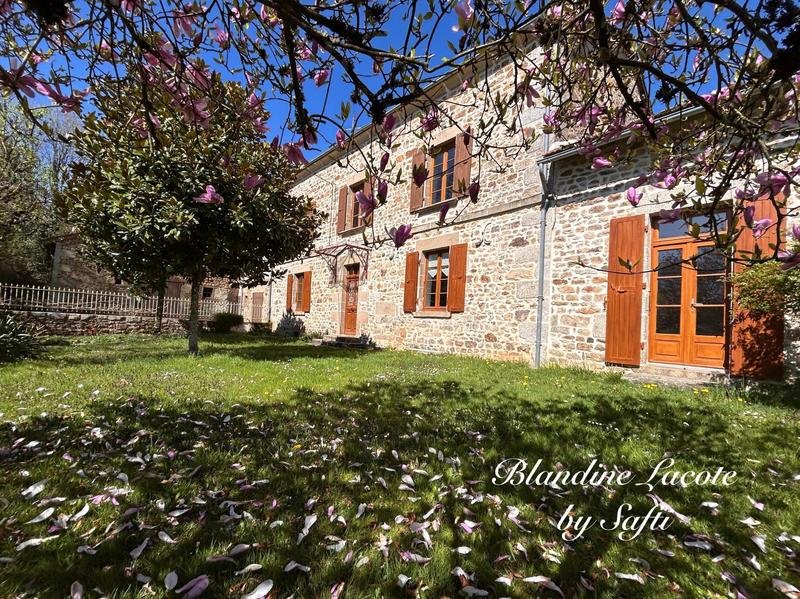 Maison - 207 m² - 8 pièces