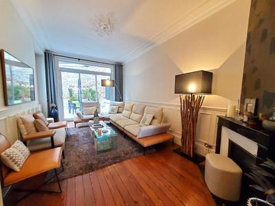 Maison de ville - 201 m² - 7 pièces