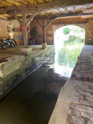 Maison - 220 m² - 8 pièces