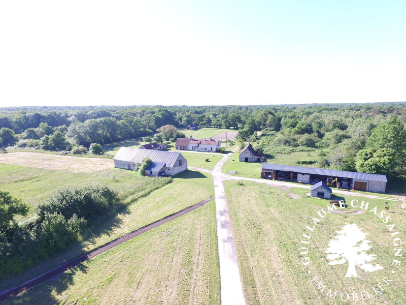 Maison traditionnelle - 400 m² - 12 pièces