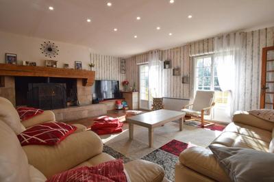 Maison - 236 m² - 7 pièces