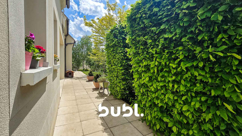 Maison - 302 m² - 12 pièces