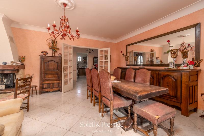 Villa - 210 m² - 8 pièces