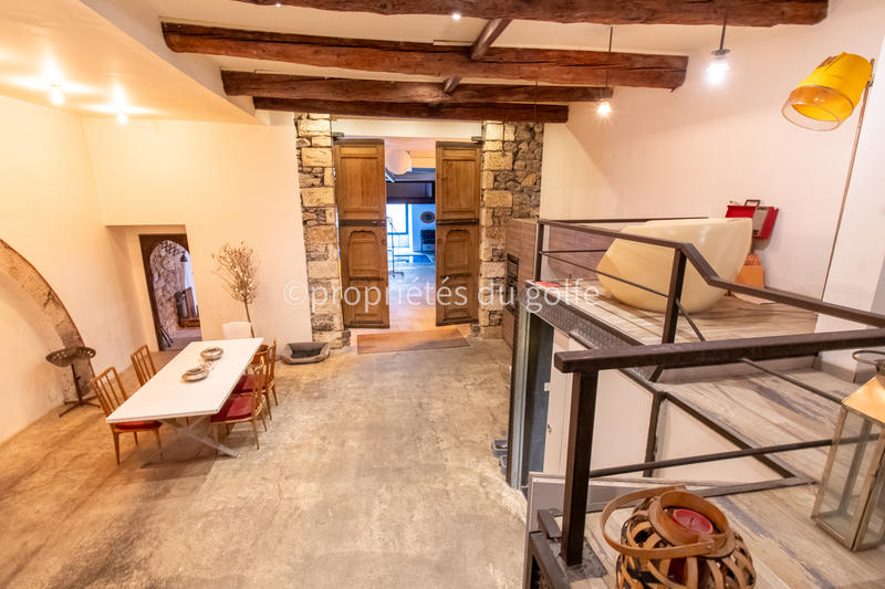 Appartement - 256 m² - 5 pièces