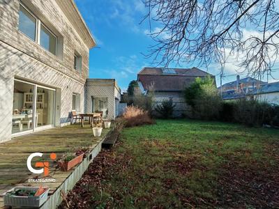 Maison - 180 m² - 7 pièces