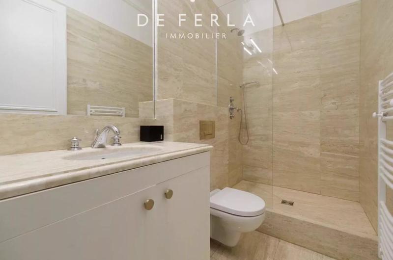 Appartement - 215 m² - 6 pièces