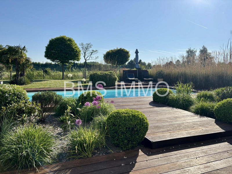 Maison - 245 m² - 6 pièces