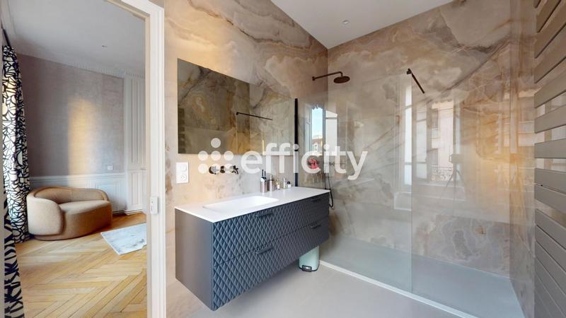 Appartement - 222 m² - 5 pièces