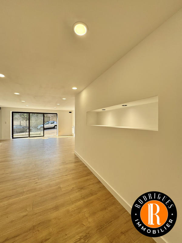 Local commercial - 121 m² - 3 pièces
