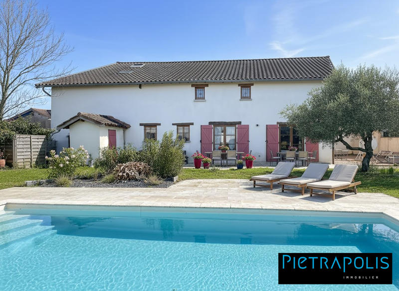 Maison - 277 m² - 9 pièces