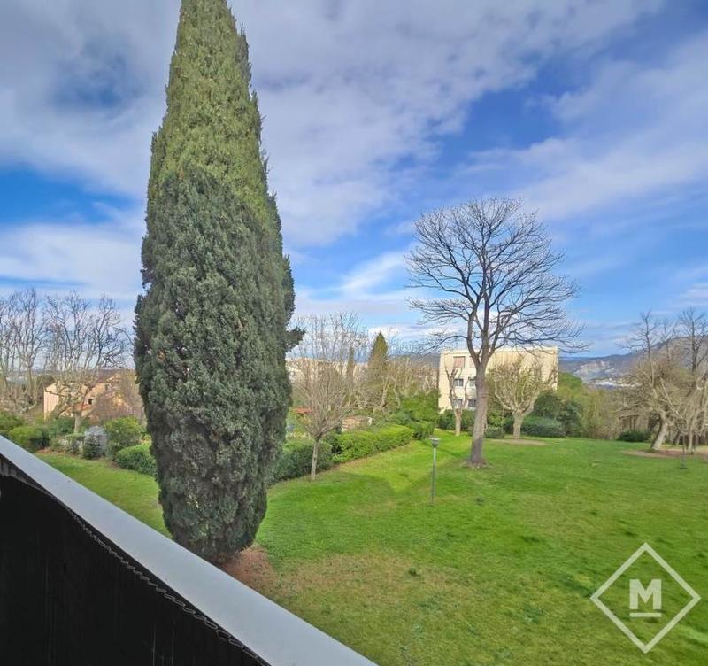 Appartement - 90 m² - 4 pièces