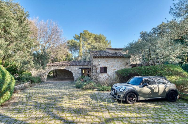 Villa - 460 m² - 9 pièces