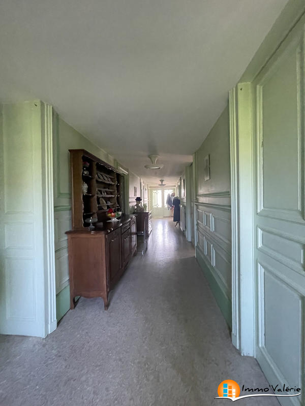 Maison - 854 m² - 19 pièces