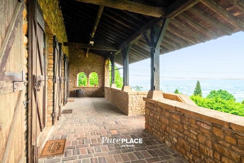 Maison en pierre - 262 m² - 6 pièces