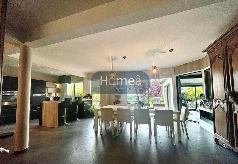 Maison - 241 m² - 5 pièces