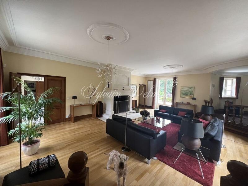 Maison - 680 m² - 16 pièces