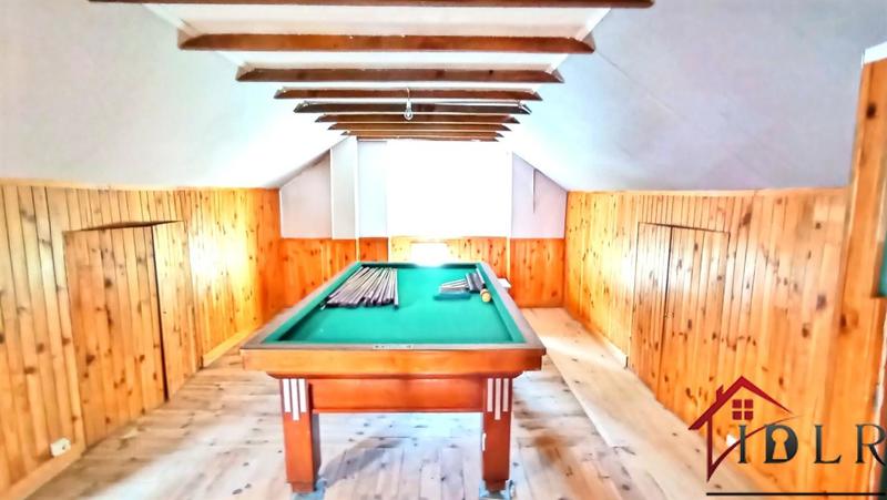 Maison - 277 m² - 10 pièces