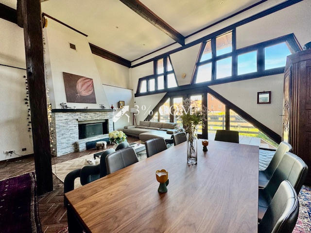 Demeure - 328 m² - 7 pièces