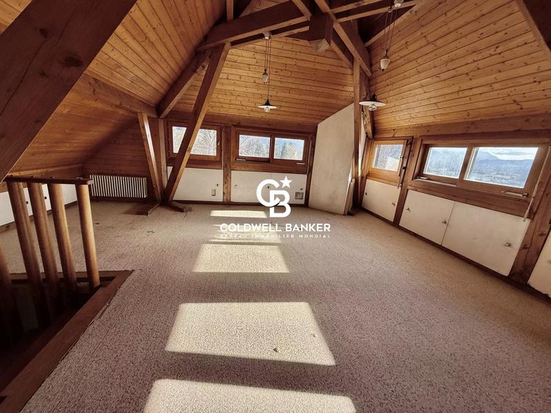 Maison - 250 m² - 7 pièces