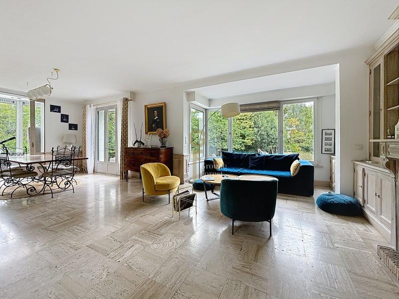 Maison - 300 m² - 10 pièces