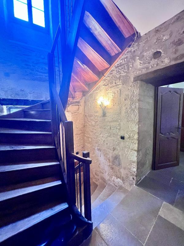 Maison en pierre - 350 m² - 10 pièces