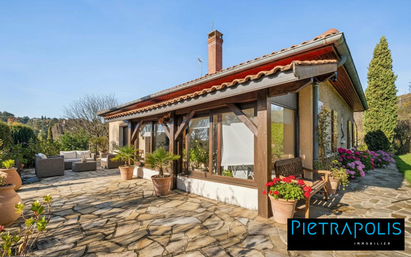 Maison - 235 m² - 5 pièces