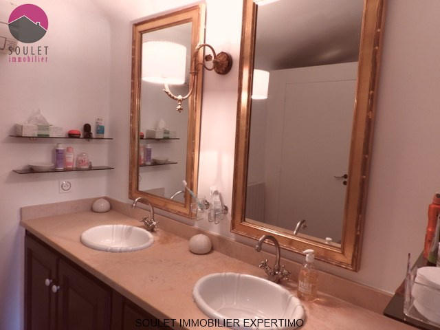 Propriété - 390 m² - 9 pièces