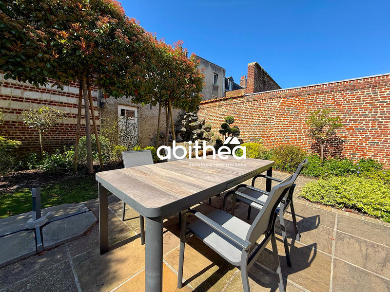 Maison - 370 m² - 12 pièces