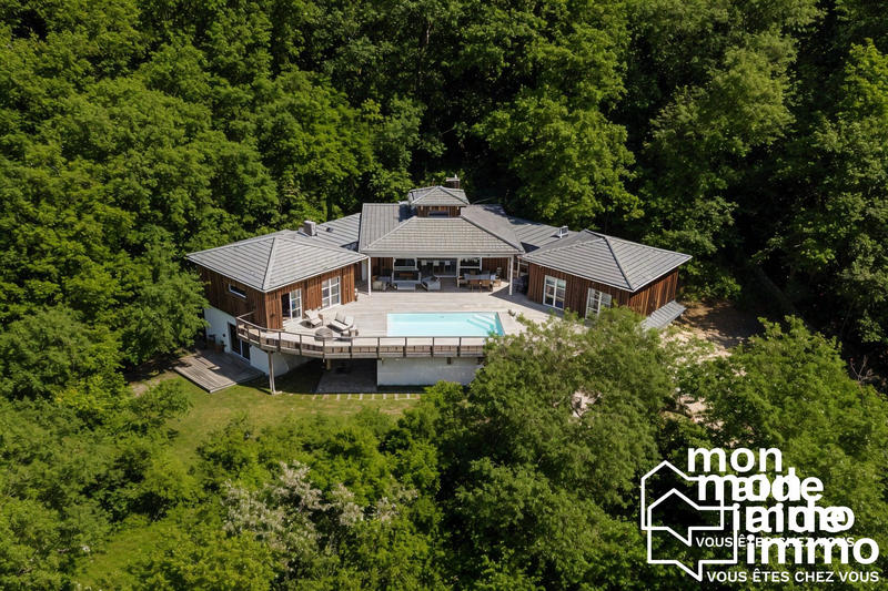 Maison contemporaine - 227 m² - 7 pièces