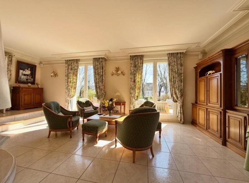 Maison - 254 m² - 12 pièces