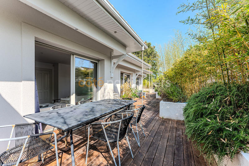 Maison - 350 m² - 11 pièces