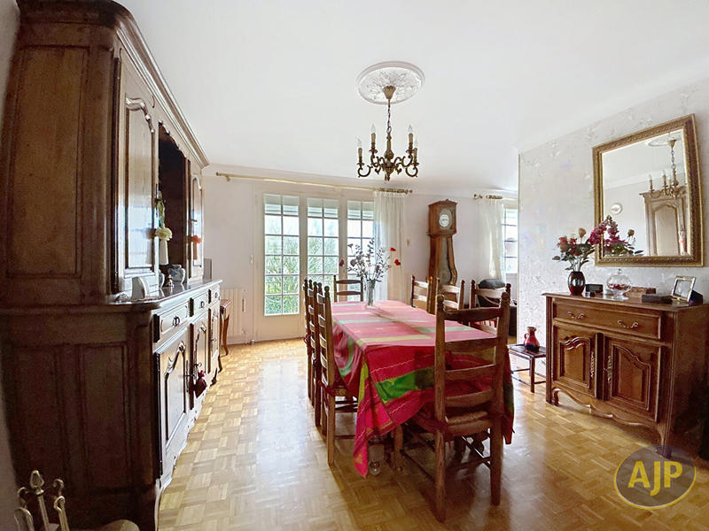 Maison - 155 m² - 9 pièces