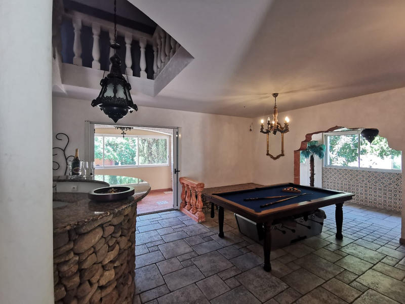 Maison - 535 m² - 13 pièces