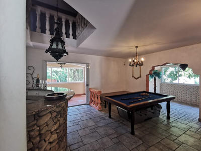 Maison - 535 m² - 13 pièces