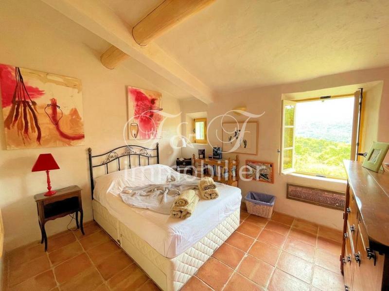 Propriété - 190 m² - 6 pièces