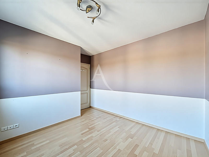 Maison - 232 m² - 8 pièces