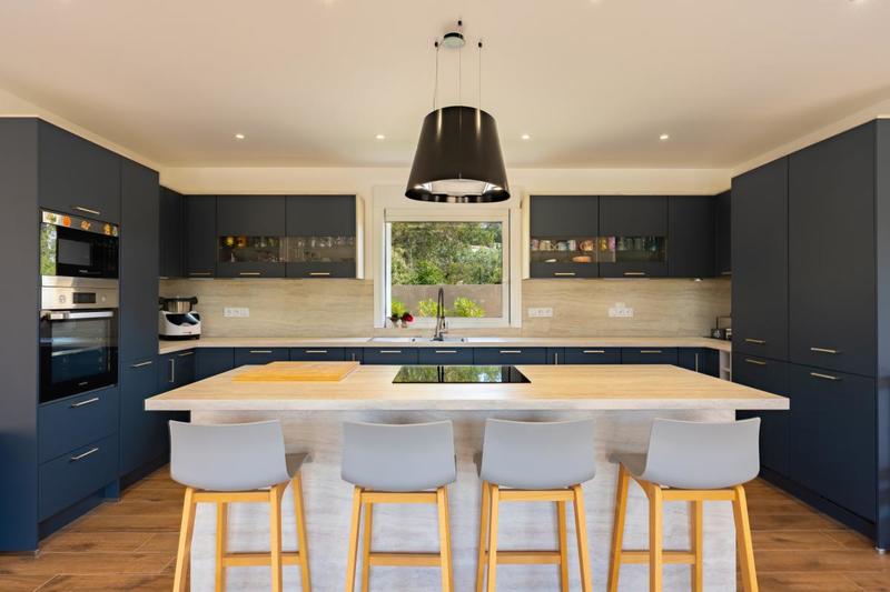 Propriété - 210 m² - 5 pièces