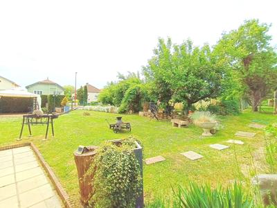 Maison - 250 m² - 8 pièces