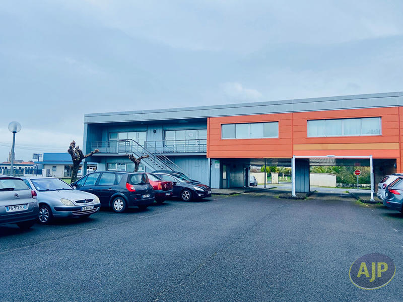 Local d'activité / Entrepôt - 228 m²