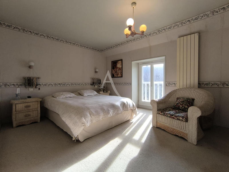 Maison - 333 m² - 9 pièces