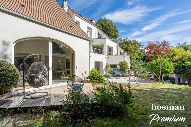 Maison - 595 m² - 8 pièces
