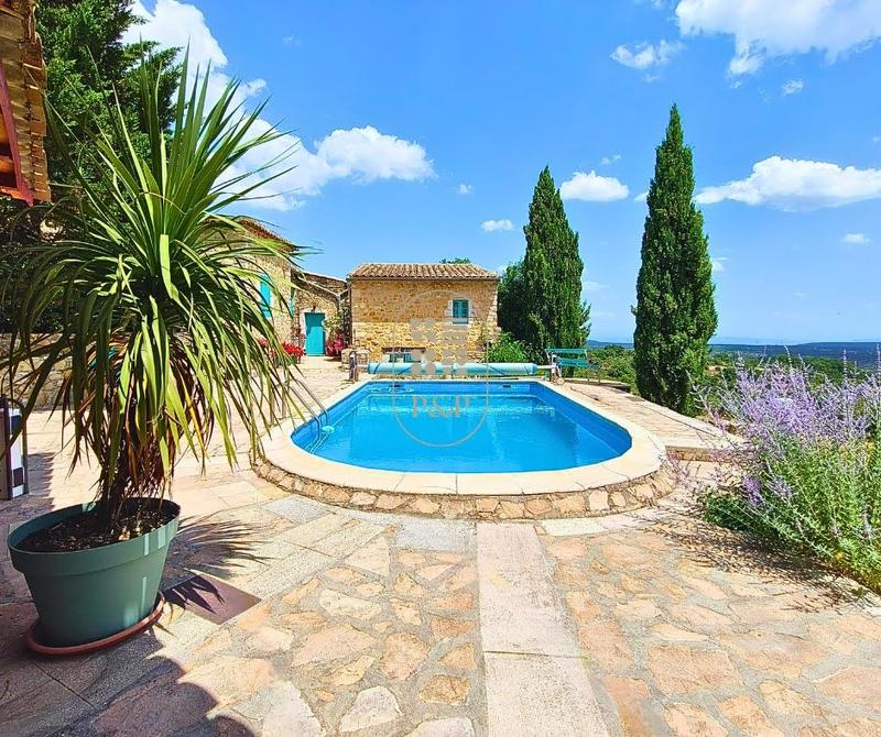 Mas - 250 m² - 11 pièces