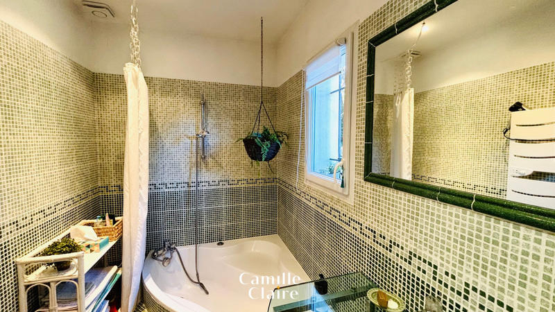 Maison - 250 m² - 11 pièces