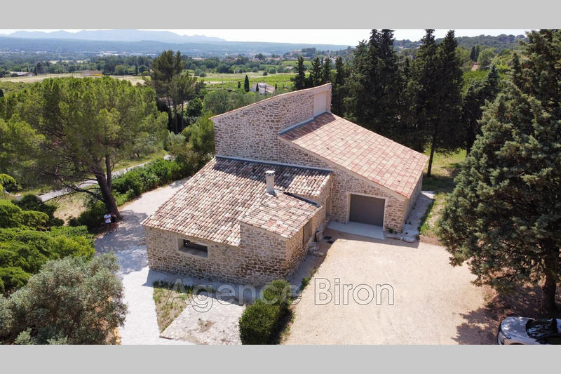 Maison - 280 m² - 10 pièces