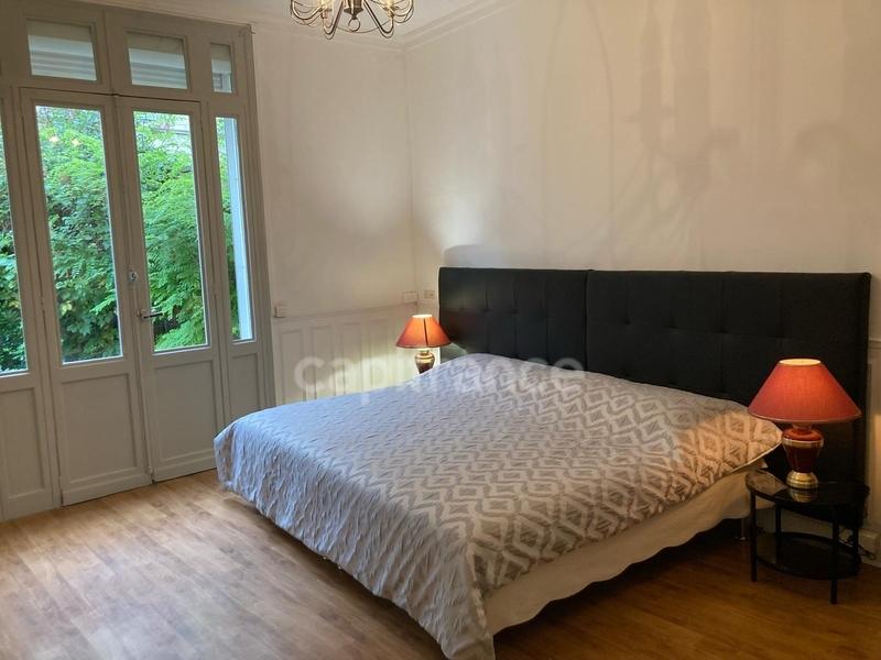 Immeuble - 251 m² - 12 pièces